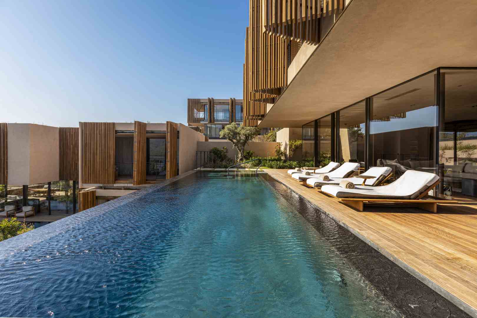 Lujo Presidential Villa